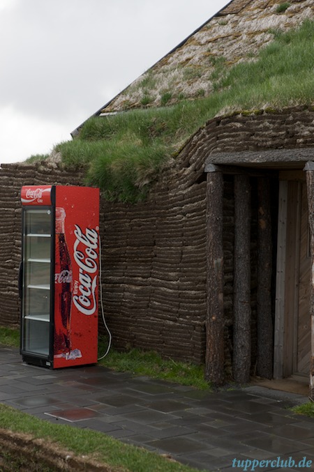 Cola-Automat vor Grashaus